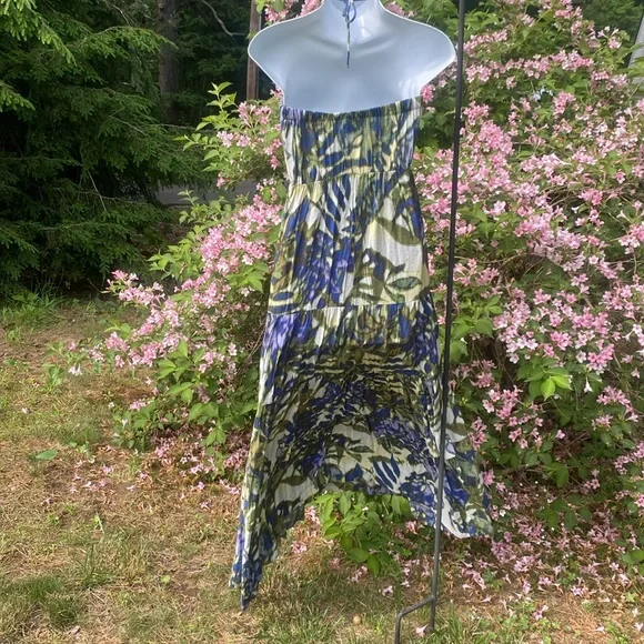 New York & Company Woman’s Sz. XS Summer Floral Summer Maxi Dress - Picture 5 of 9